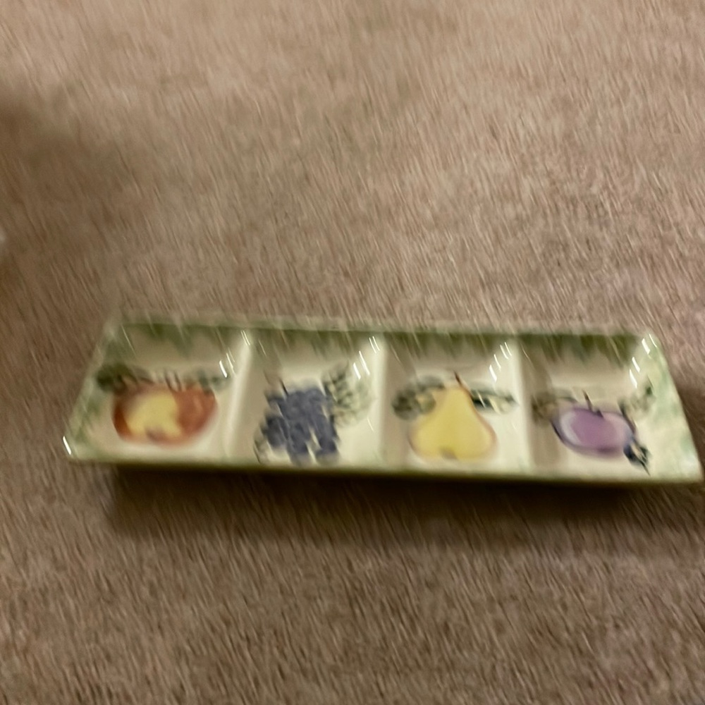 I am selling a dish with four compartments in it this dish could have fruit